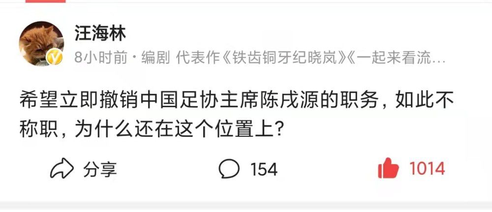 在这款极具中国风元素的海报中，以经典的敦煌飞天为原型，将凤凰女的角色形象与之完美融合，她身前的凤凰展翅飞翔、直上青云